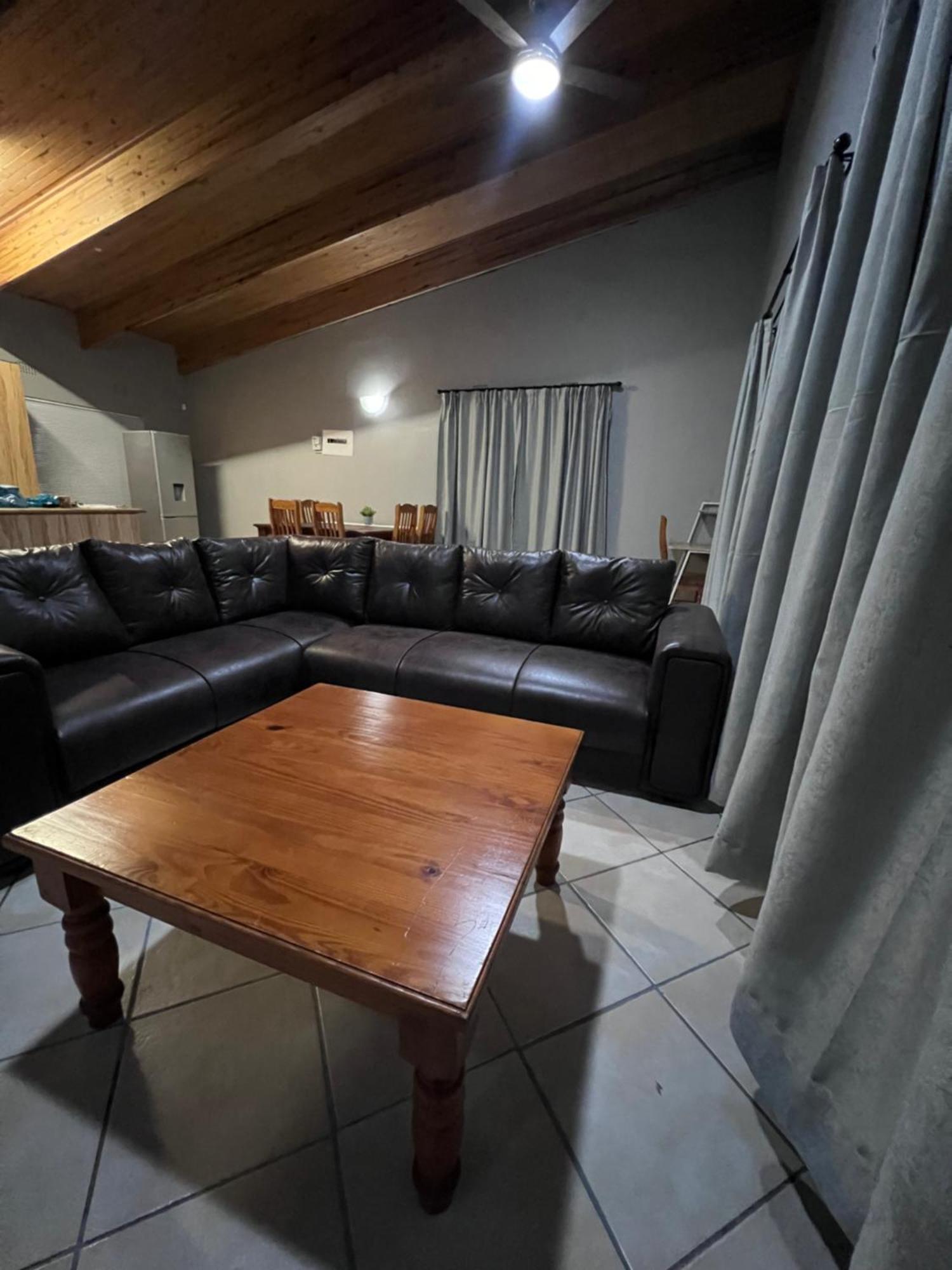 Lowveld Sleepover Apartment Тзанеен Екстериор снимка