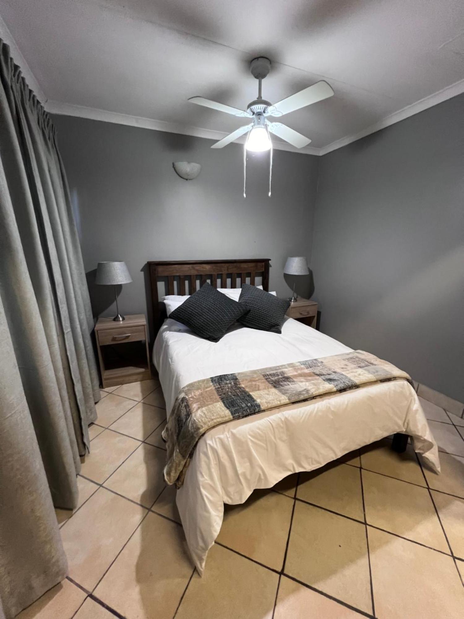 Lowveld Sleepover Apartment Тзанеен Екстериор снимка